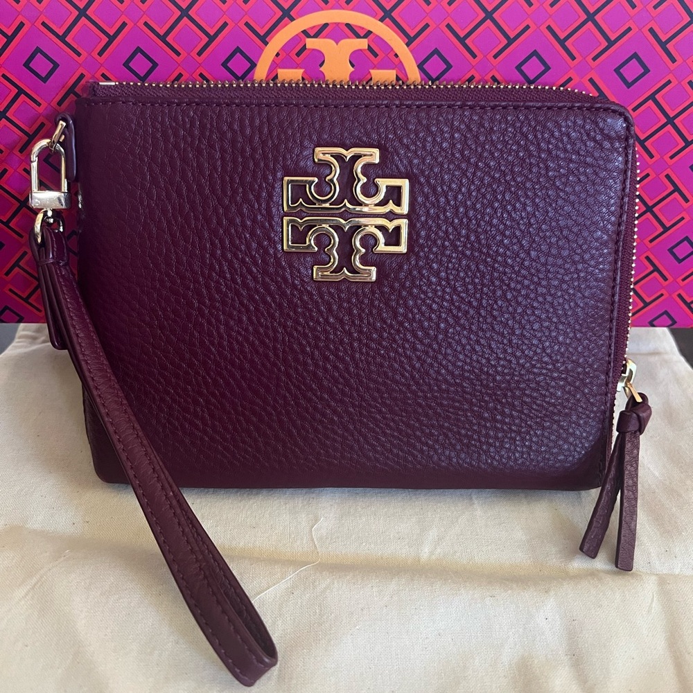 Tory Burch Wristlet. Maroon/Burgundy